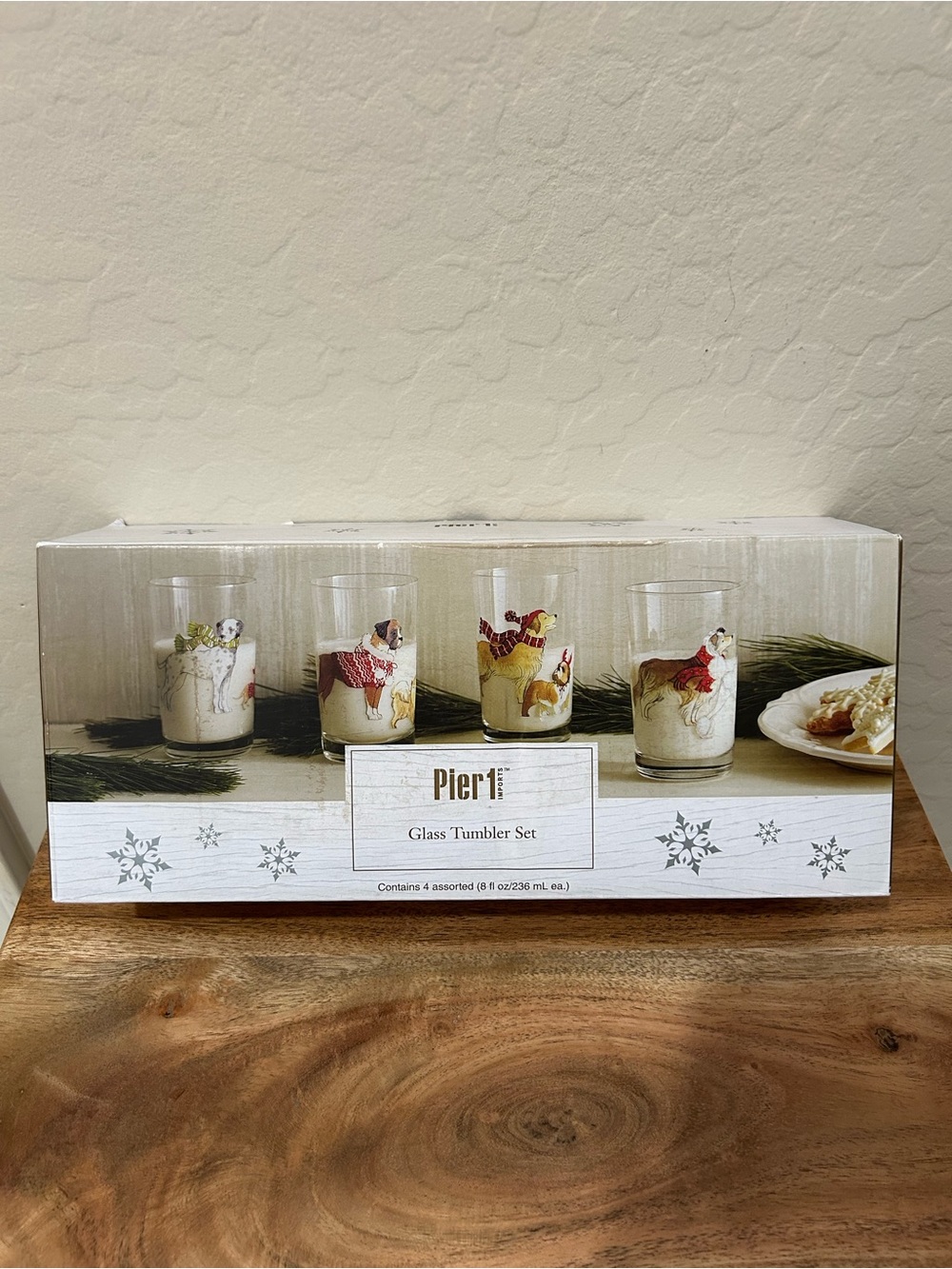 Pier 1 Vintage Glass Tumbler Set of Four Christmas Holiday Dogs NWOT
